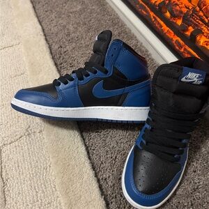 Nike Air Men's Black and Blue Sneakers